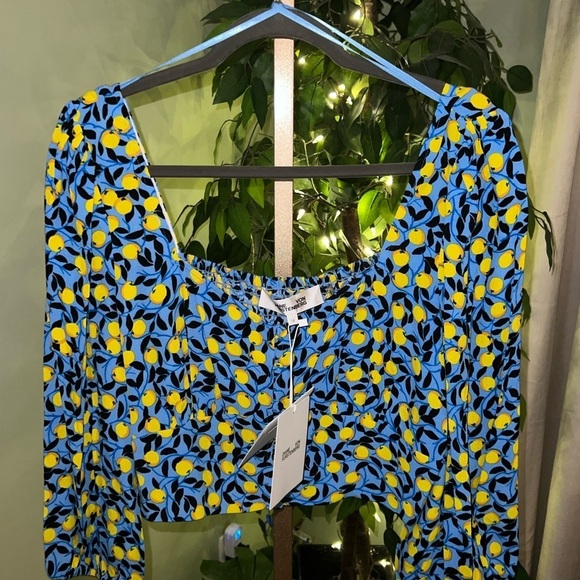 DIANE VON FURSTENBERG NWT Dover Top Nectarine Medium Sky Blue Top Size 14 - Picture 3 of 9